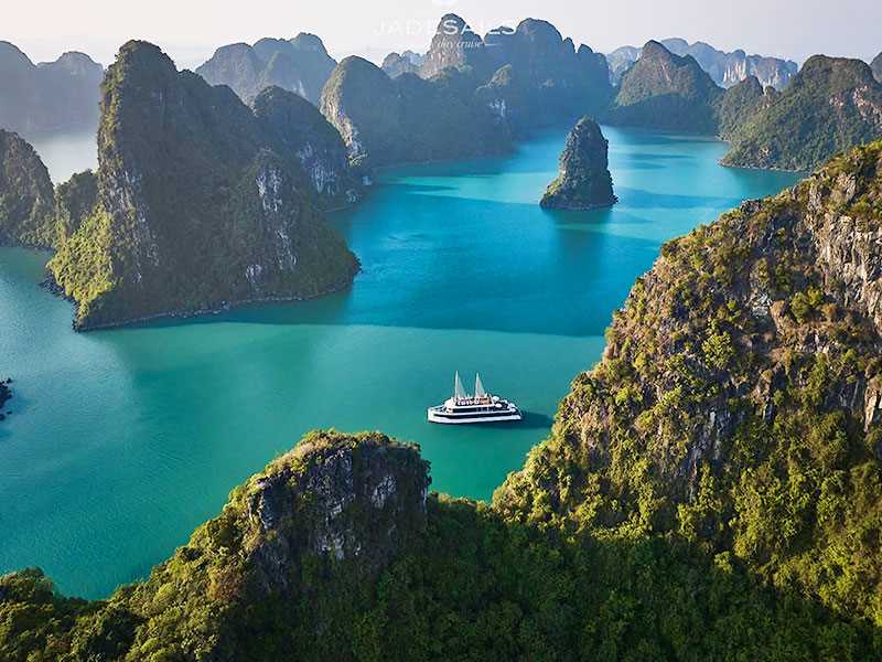 jade-sails-cruise-halong-bay-day-tour